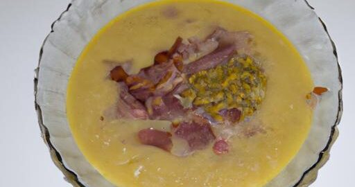 Hrachová kaše s uzeným masem