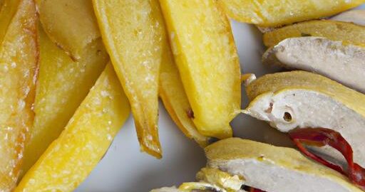 Kuřecí prsa na paprice s bramboráčky