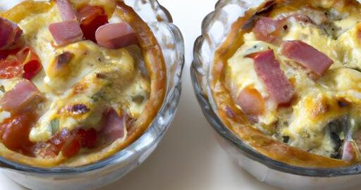 Hrníčkový quiche s šunkou a sýrem