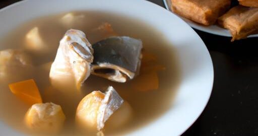 Bouillabaisse: rybí polévka s pečivem