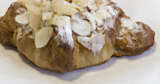 Croissant s mandlovou náplní