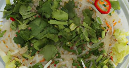 Vietnamský salát s nudlemi a koriandrem