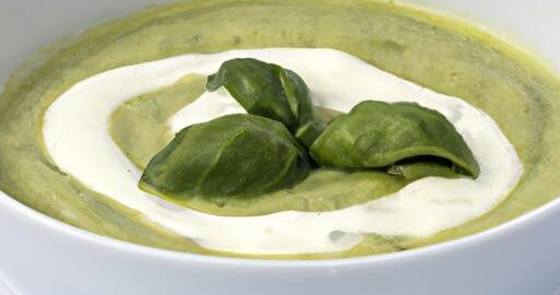 Rajská polévka s čerstvým bazalkem