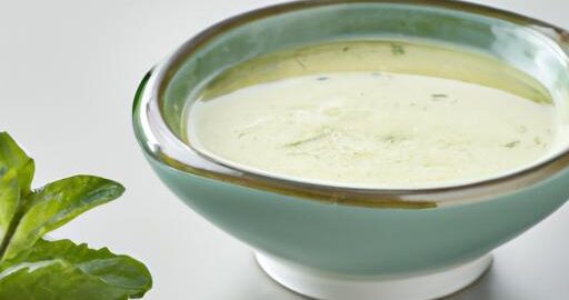 Omáčka jogurtu a máty