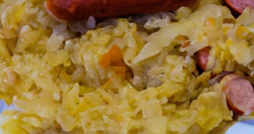 Jitrnice s kyselým zelím