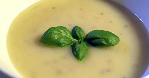 Krémová bramborová polévka s bazalkou