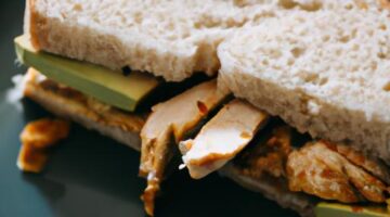 Kuřecí sendvič s avokádem