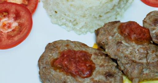 Jehněčí kofta s rýží a rajčaty