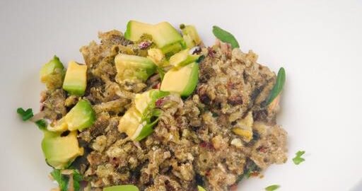 Salát s quinoou a avokádem