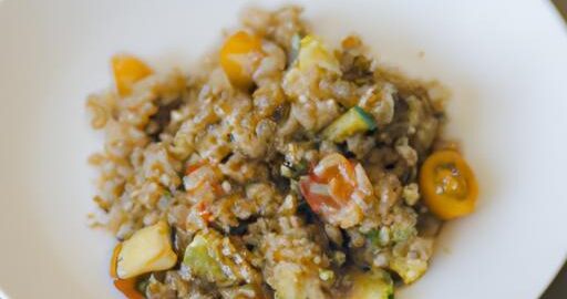 Quinoa se zeleninou a Avokádem