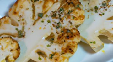 Květákové steaky s česnekovou marinádou