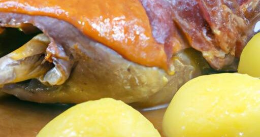 Pečená husa s bramborovým knedlíkem