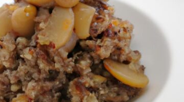 Křupavá quinoa s houbovou omáčkou