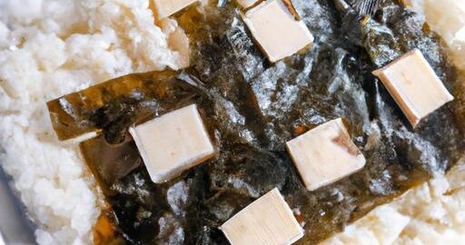 Rýže s mořskou řasou a tofu