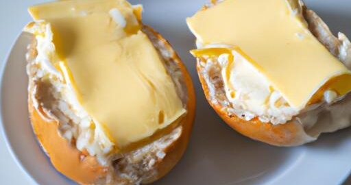 Sýrové koktejlové sendviče s bagetou