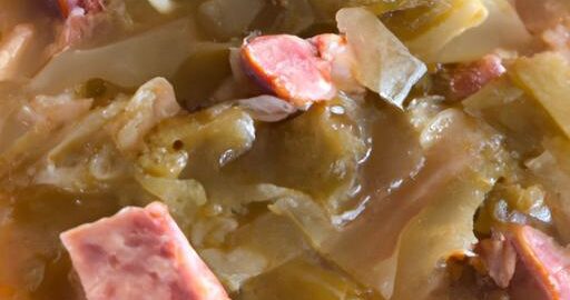 Zelná polévka s uzeným masem