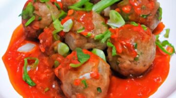 Masové koule s výraznými  kořeněnými omáčkami