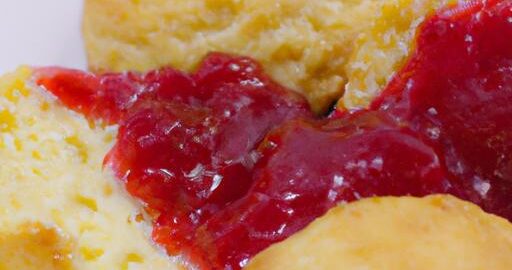 Pão de queijo s jahodovou marmeládou