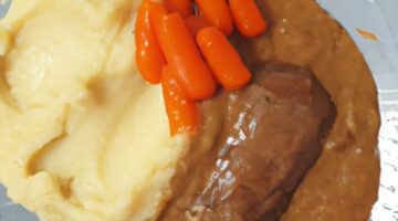 Svíčková se šťouchanými bramborami a karotkou
