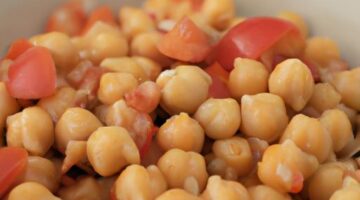 Cizrna s rajčaty a kokosem