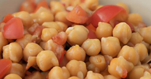 Cizrna s rajčaty a kokosem