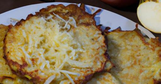 Bramboráky s jablky a skvarky