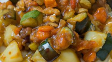 Ratatouille s vlašskými ořechy a parmazánem