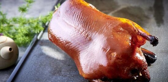 Pečená kachna s jablky a tymiánem