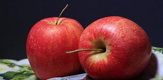 Jablka pečená s ořechy a medem