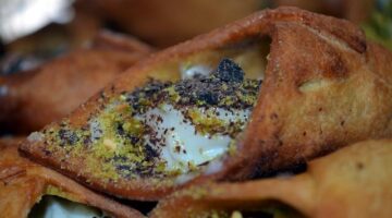 Cannoli siciliani doplnit cukrářskými roušky