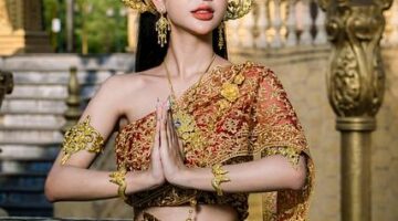 Thajský salát se zeleninou a krevetami