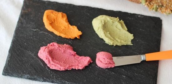 Hummus s ořechy a granátovým jablkem