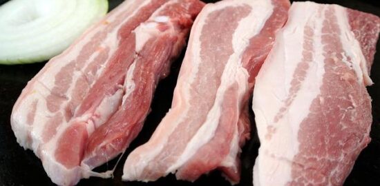 Vepřové s bramborem a okurek