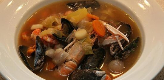 Bouillabaisse rybí polévka Provence