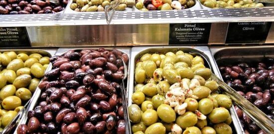 Plněný apetitový salát z loubí s jogurtem