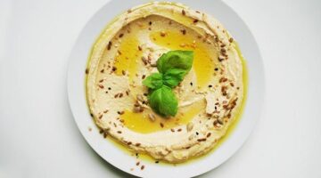 Hummus s černou čočkou a tahinou