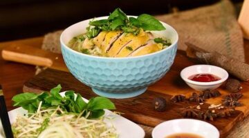 Phở gà – vietnamský kuřecí nudlový polévka