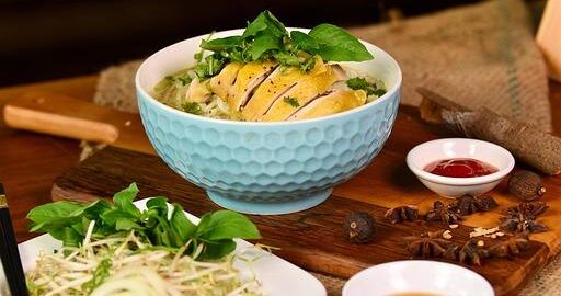 Phở gà – vietnamský kuřecí nudlový polévka
