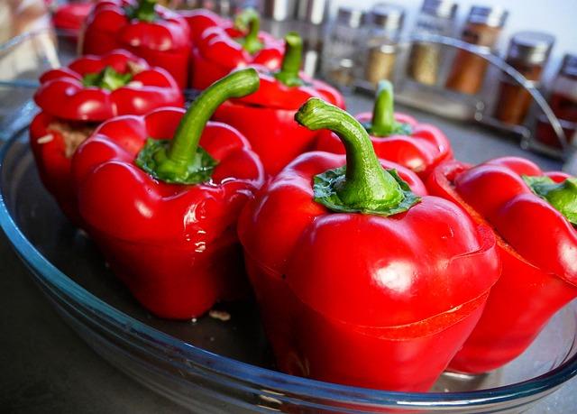 Plněné papriky se zakysanou smetanou