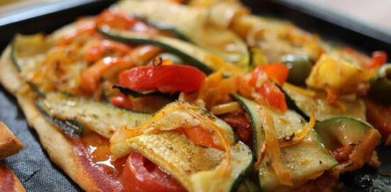 Veganská lasagne s bylinkovým tofu