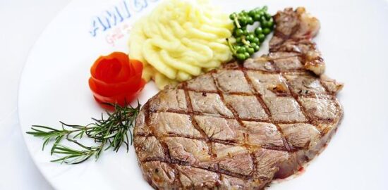 Svíčková s brusinkami a karamelem