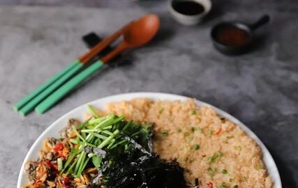 Bibimbap gulášová rýže zelenina vejce