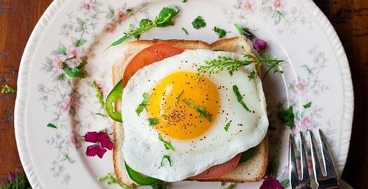 Smažený chléb s máslem