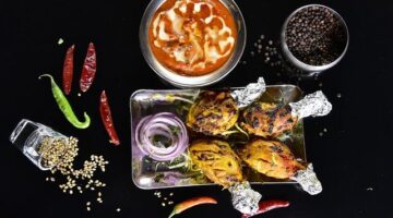 Joojeh kabáb s zereshk polow