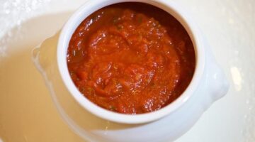 Rajčatová salsa s avokádem