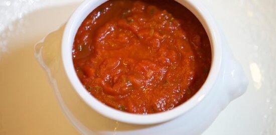 Rajčatová salsa s avokádem