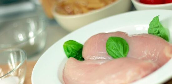 Krůtí prsa plněná švestkami a slaninou