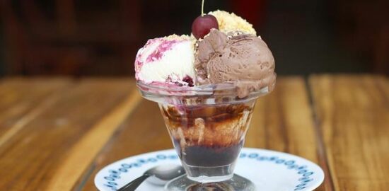 Dezert z lískových oříšků a čokolády