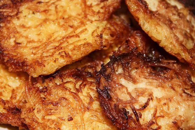 Cuketové placičky s bylinkovým dipem