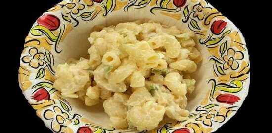 Makaronový salát s kuřecím masem